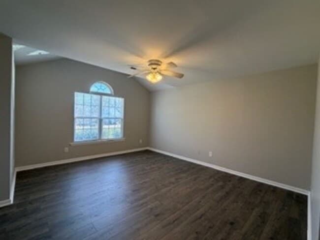 Building Photo - Like New Burlington 3 Bedroom, 2 bath w/garage - Won't Last!