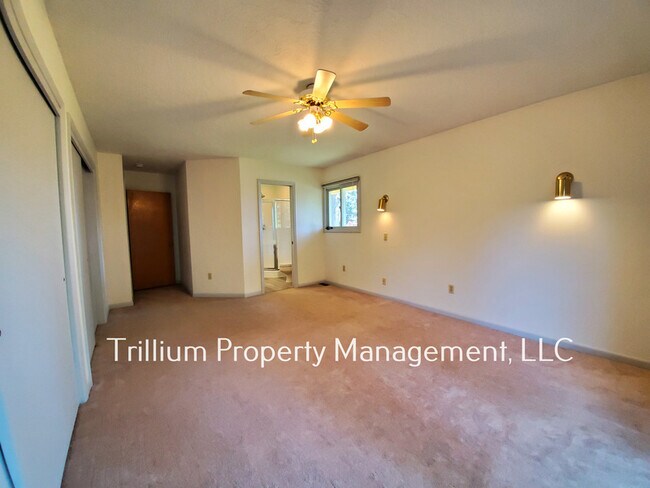 Building Photo - 12424 SW Lesser Rd