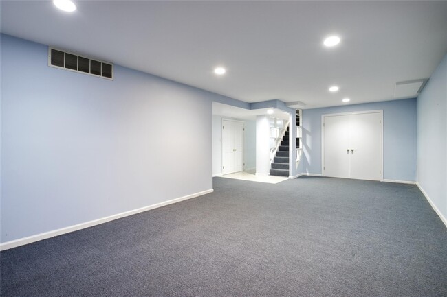Building Photo - 89 Papermill Rd