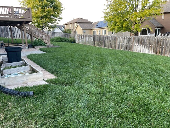 Building Photo - Spacious home in super nice neighborhood in Northwest Omaha