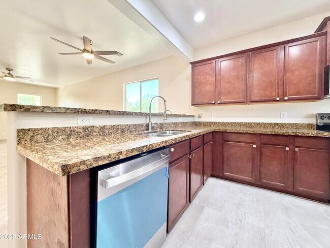 Building Photo - 10631 E Sunflower Ln