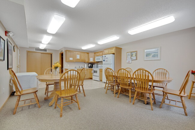 Building Photo - 15631 Linnet St NW