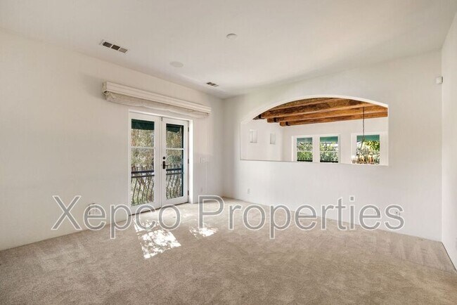 Building Photo - 175 Villaggio W