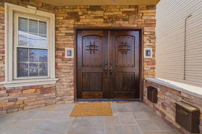 Building Photo - 1136 Avenue C