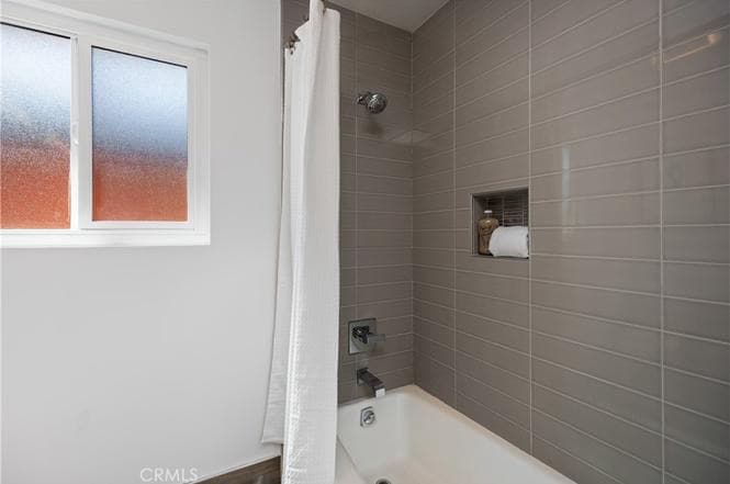 Building Photo - 496 E 16th St