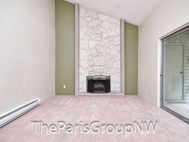 Building Photo - 3BR Top Flr Fairwood Condo – Great Locatio...