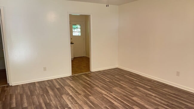 Building Photo - SRP-SH048-2033 Fallsdale Drive 1-4