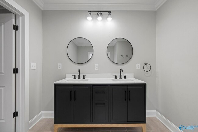 Building Photo - 1518 Beirne Ave NE