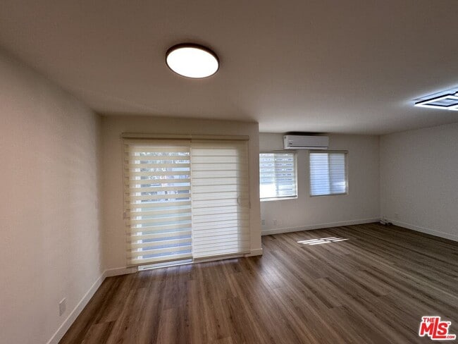 Building Photo - 314 S Clark Dr