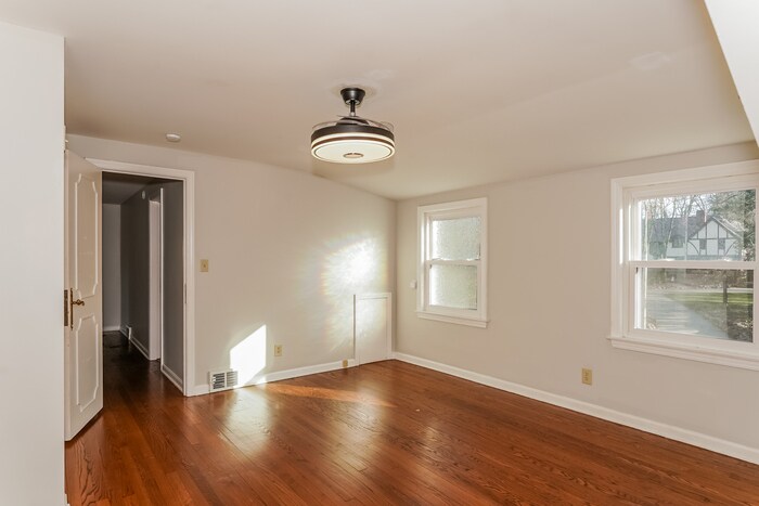 Building Photo - 2343 Ridgewood Rd