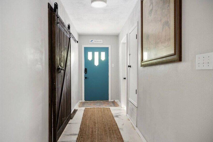 Building Photo - 2001 N 61st Ave