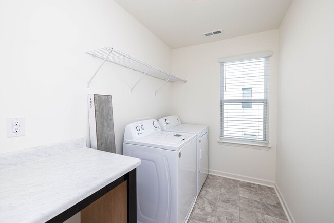 Building Photo - 724 Scotch Meadows Loop