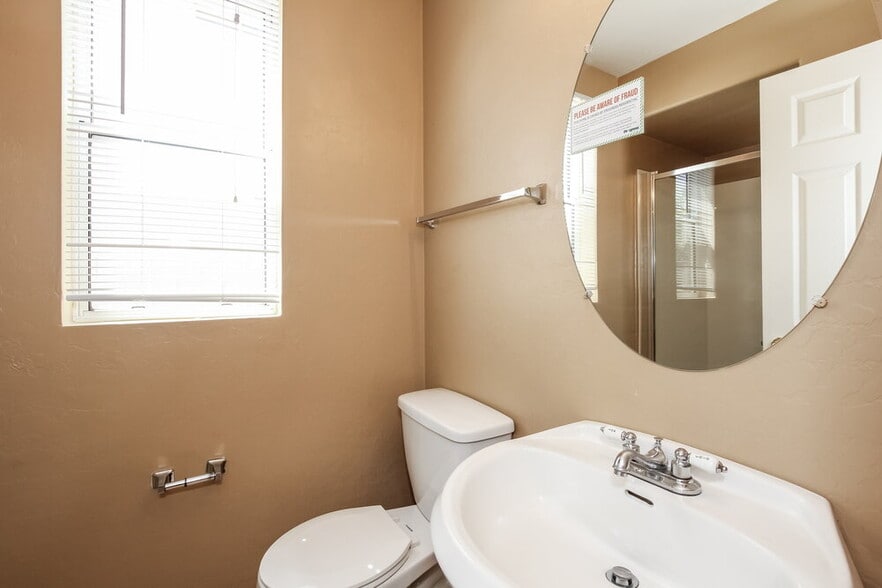 Building Photo - 13519 W San Juan Ct