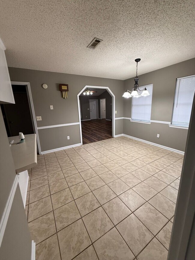 Building Photo - 304 Natchez Rd