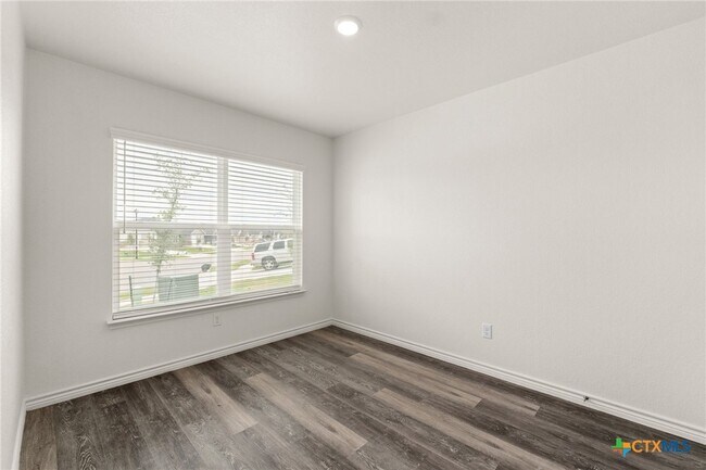 Building Photo - 1106 Lindsey Dr