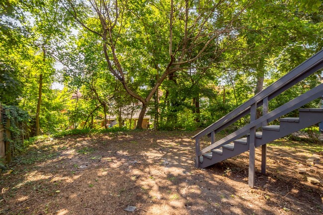 Building Photo - STUNNING 4 BEDROOM IN SHERADEN! SPACIOUS R...