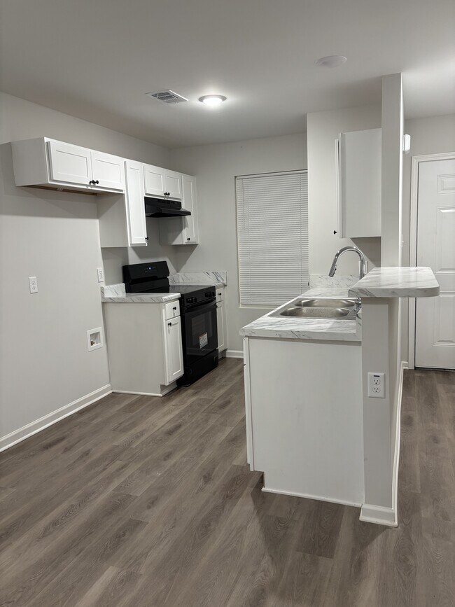 Building Photo - 2585 Callie Rd