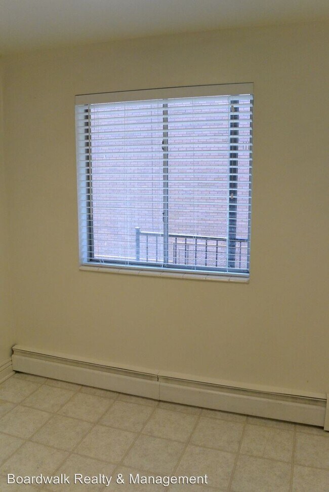 Building Photo - 675 E 5th Ave