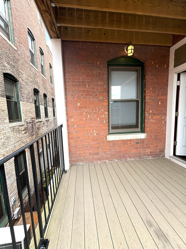 Building Photo - 5 Brown Terrace