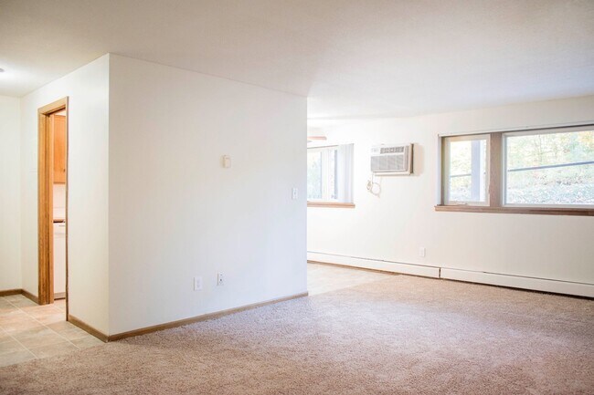 Primary Photo - Glenbrook Apts.