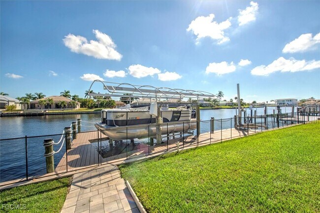 Building Photo - 4413 SW 26th Ct