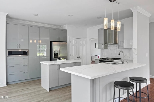 Building Photo - 1039 Bellenden Dr