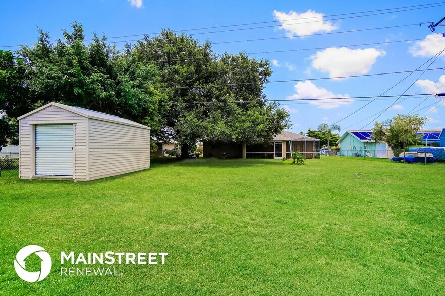 Building Photo - 2221 NE 3rd St