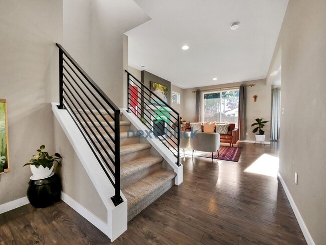 Building Photo - Gorgeous 3 Bed & 2.5 Bath Single Family House For Rent!