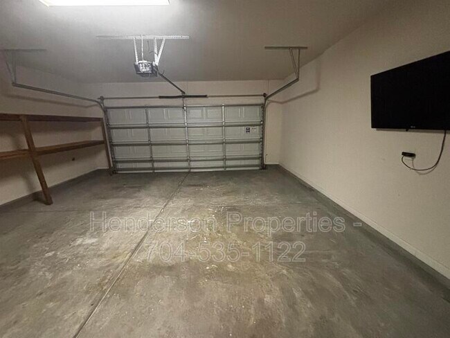 Building Photo - 920 Lyndley Dr