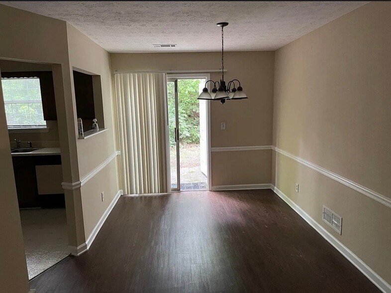 Building Photo - 2931 Lexington Trace Dr