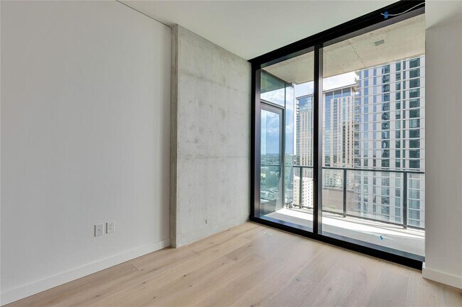 Building Photo - 610 Davis St