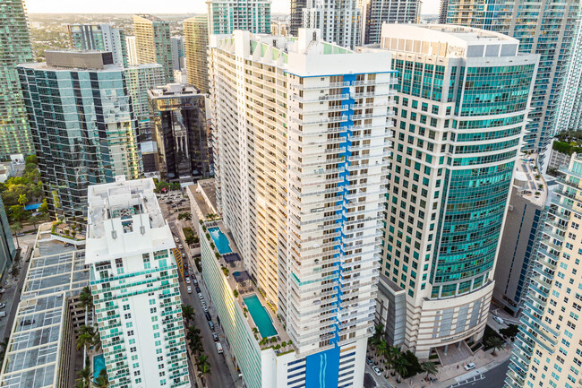 Building Photo - 1200 Brickell Bay Dr