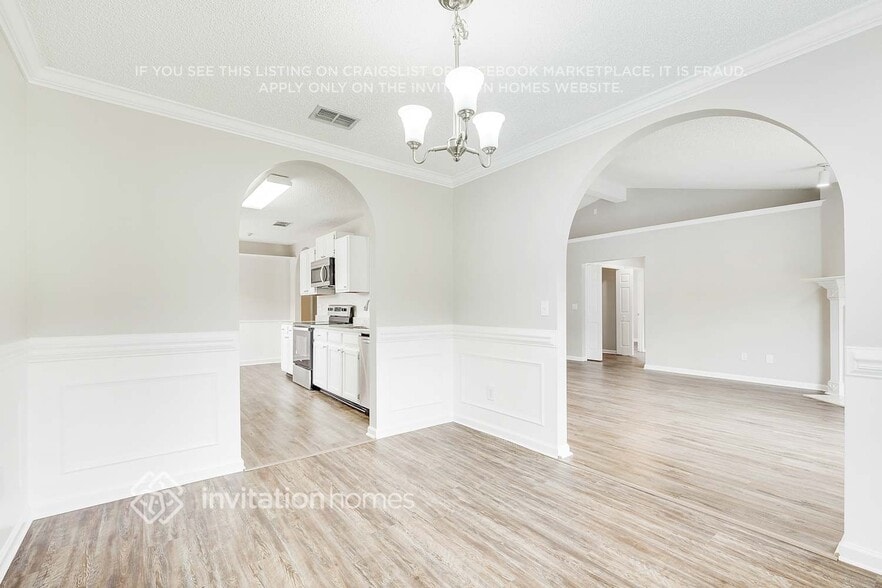 Building Photo - 8250 Rocky Creek Dr