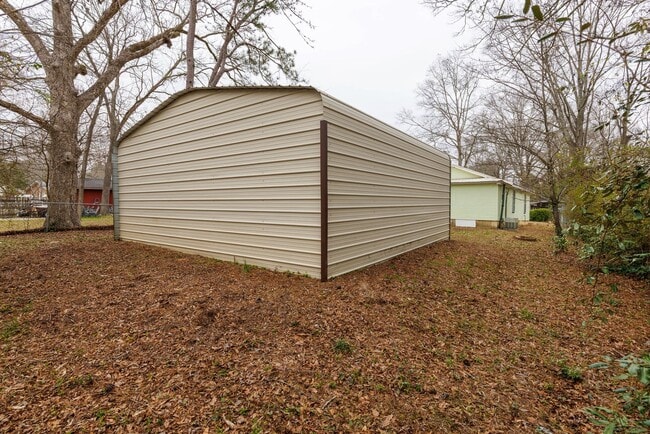 Building Photo - 2 Bedroom Charmer in heart of Columbiana