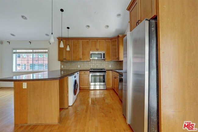 Building Photo - 456-452 Smithwood Dr