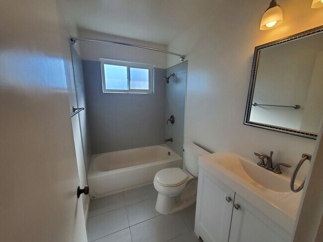 Building Photo - EBN T 428