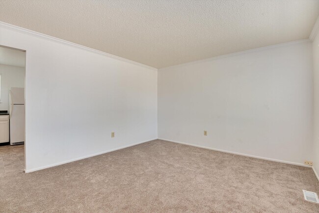 Building Photo - 16176 E Bates Dr