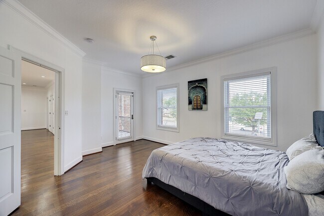 Building Photo - 6213 San Felipe St