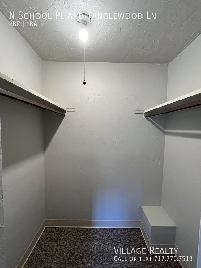 Building Photo - No Steps! Roomy 2-Bed with A/C & Off-Stree...