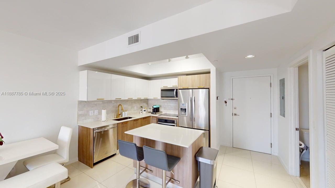 Building Photo - 5300 Paseo Blvd