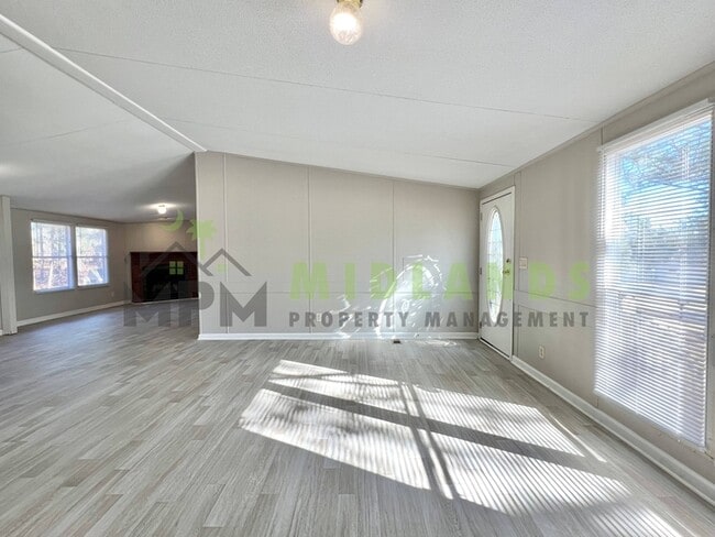 Building Photo - 323 Tabor Dr