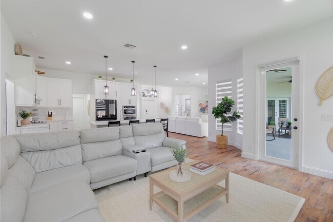 Building Photo - 13590 Jonquil Pl