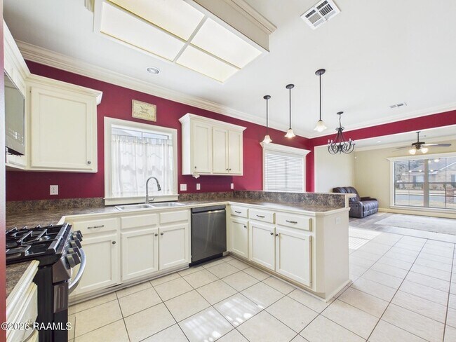 Building Photo - 104 Cadet Ln