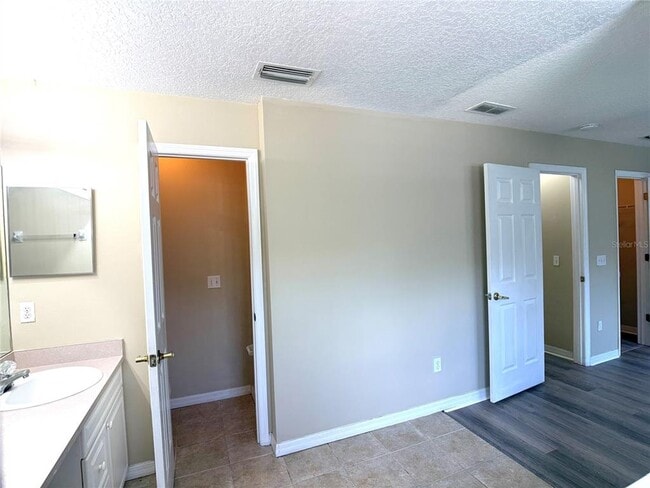 Building Photo - 501 Coconut Palm Way