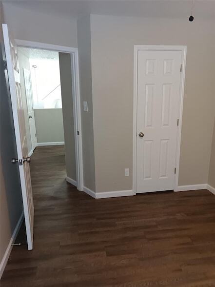 Building Photo - 12718 Hilltop Dr