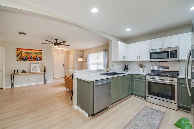 Building Photo - 200 Brentwood Dr
