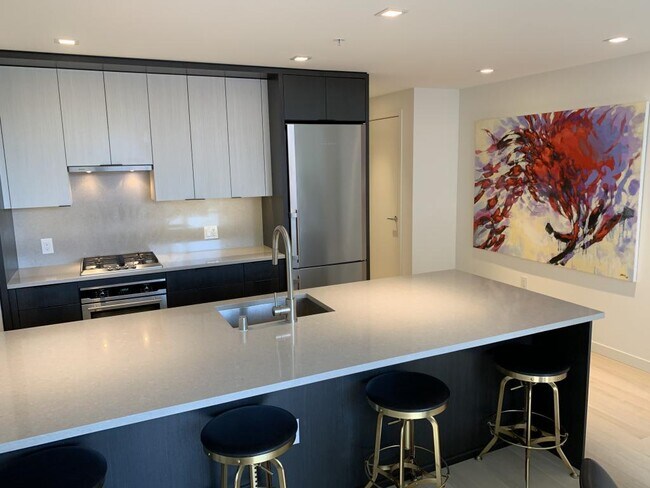 Building Photo - 590 1st Ave S