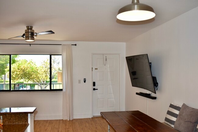Building Photo - 1627 Meadows Cir W