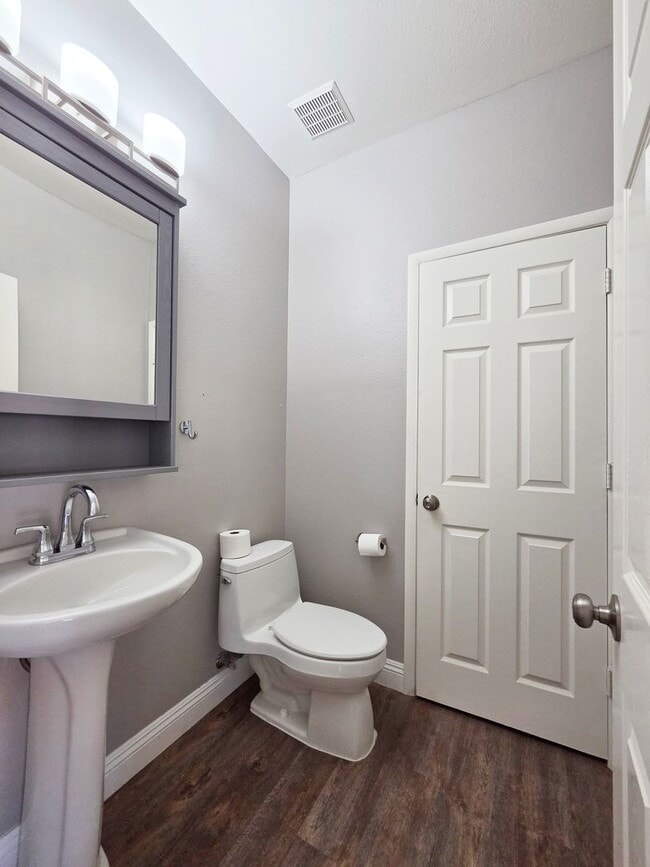 Building Photo - Spacious 3 Bed + Loft & Den with Soaring Ceilings