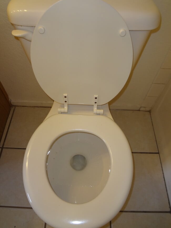 Building Photo - 2 BEDROOM 2 BATHROOM LOCATED IN GATED COMM...